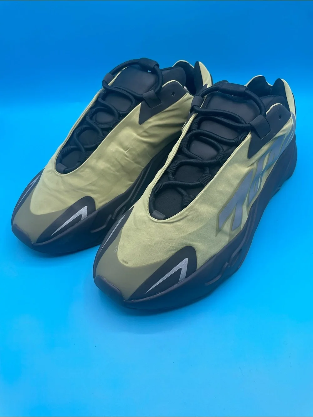 Adidas Yeezy Boost 700 MNVN Resin